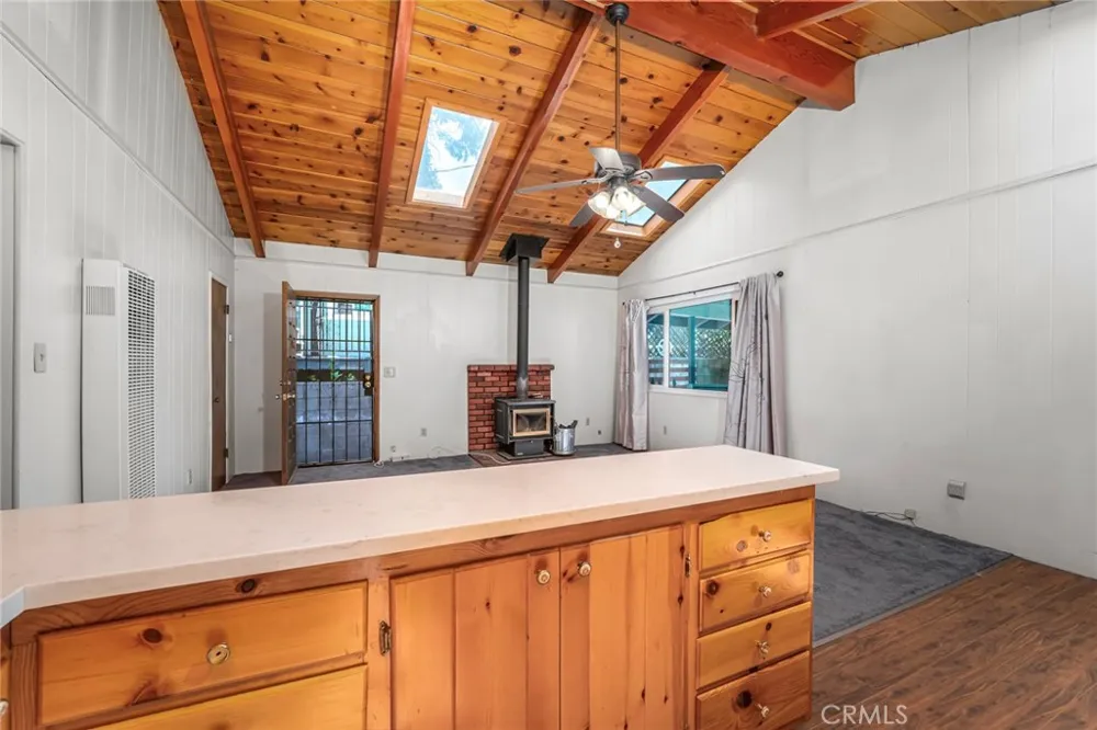 771 Woodland Crestline, CA 92325