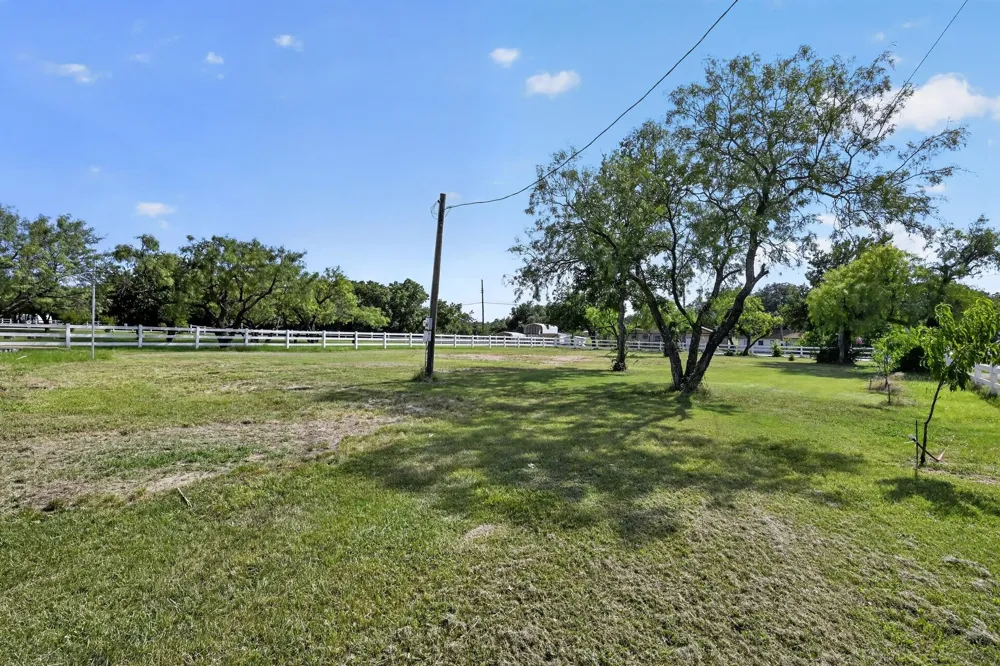 7228 Emerald Drive Brownwood, TX 76801