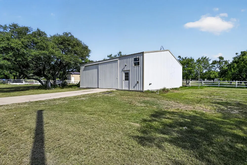 7228 Emerald Drive Brownwood, TX 76801