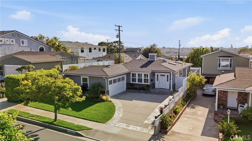 1401 Chestnut Manhattan Beach, CA 90266