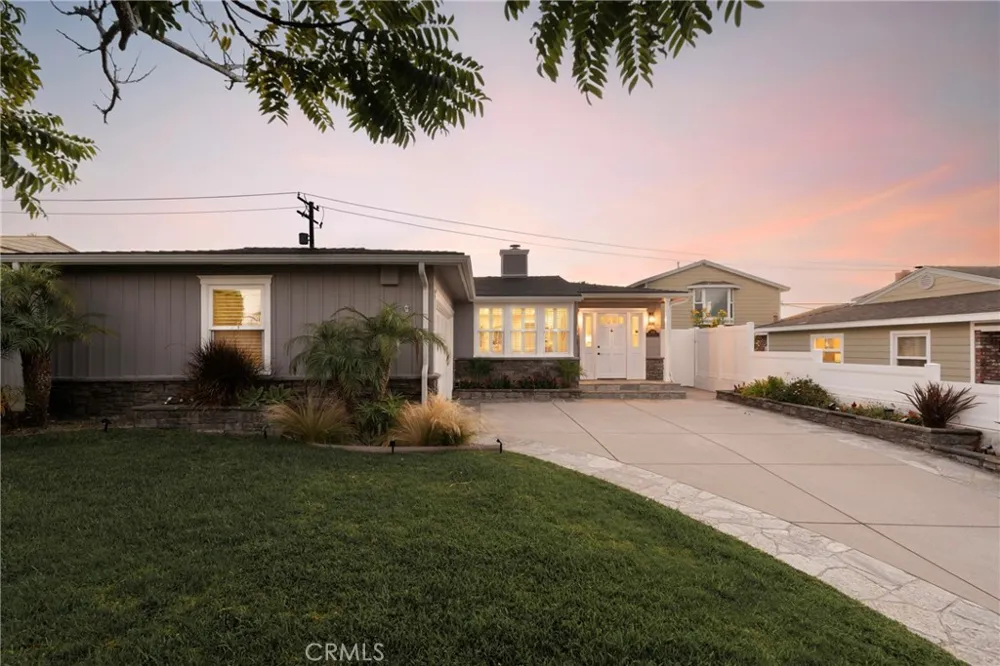 1401 Chestnut Manhattan Beach, CA 90266