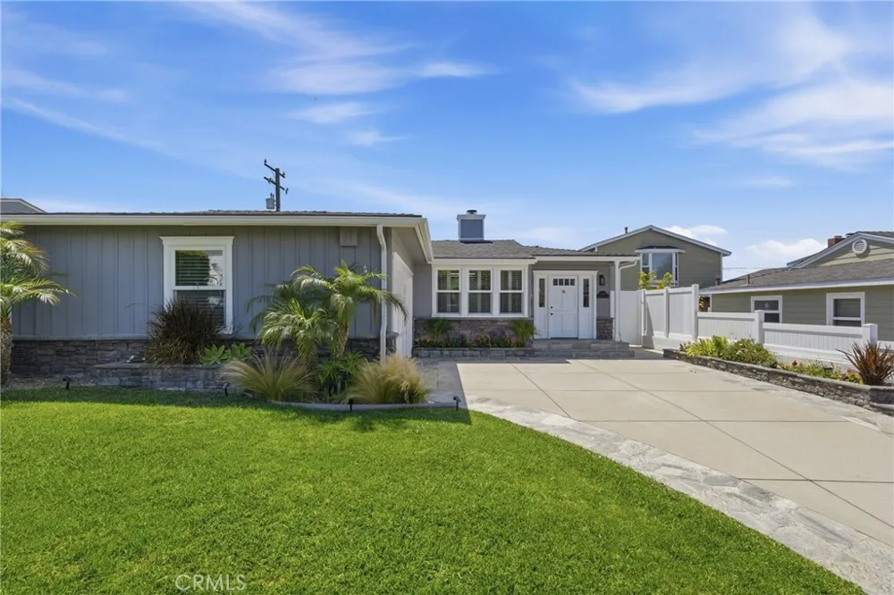 1401 Chestnut Manhattan Beach, CA 90266