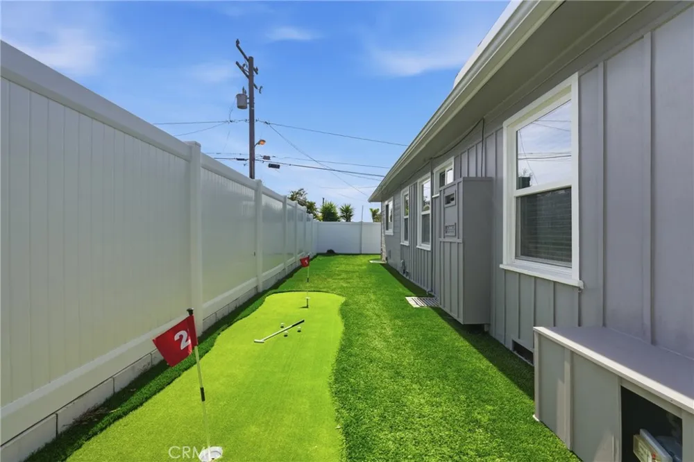 1401 Chestnut Manhattan Beach, CA 90266