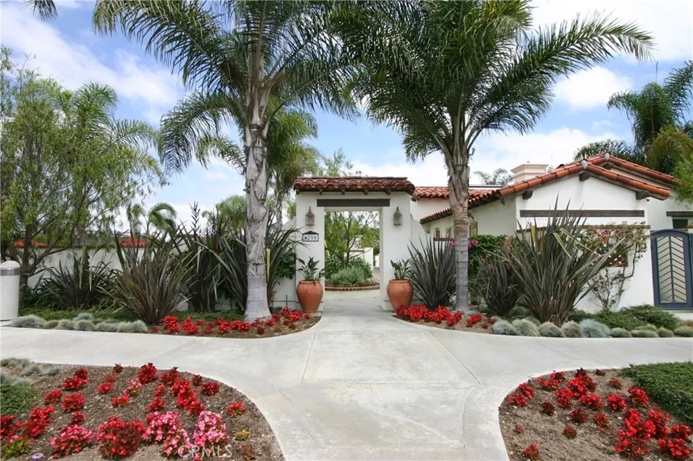 6004 Paseo Salinero Carlsbad, CA 92009