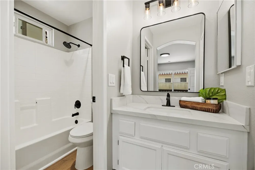 6004 Paseo Salinero Carlsbad, CA 92009