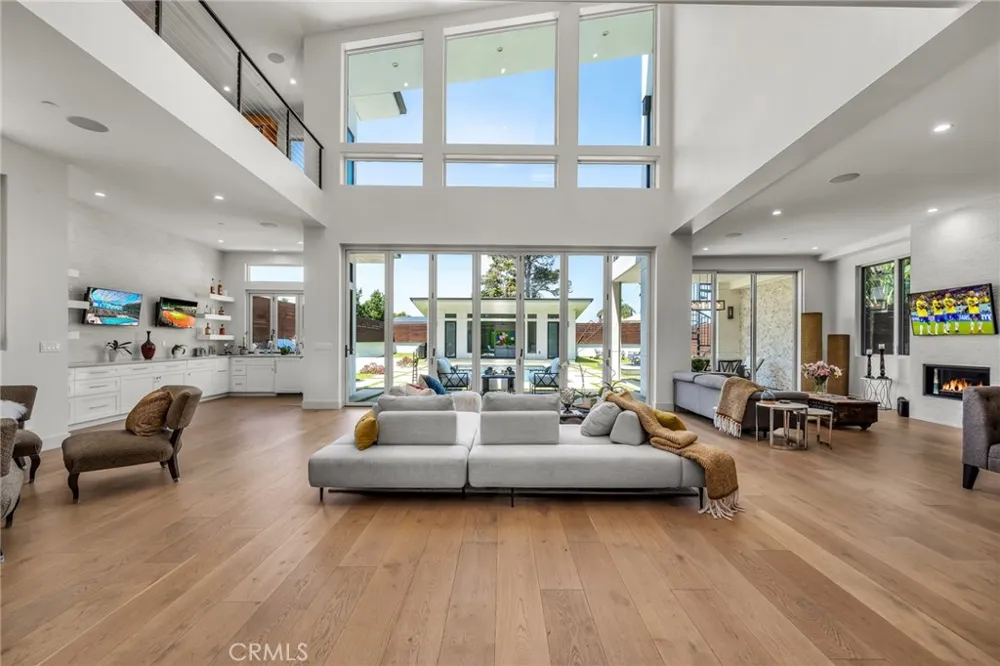 503 S Lucia Avenue Redondo Beach, CA 90277