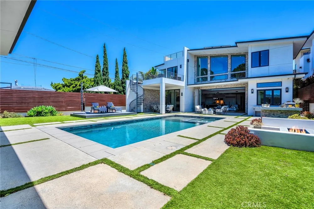 503 S Lucia Avenue Redondo Beach, CA 90277