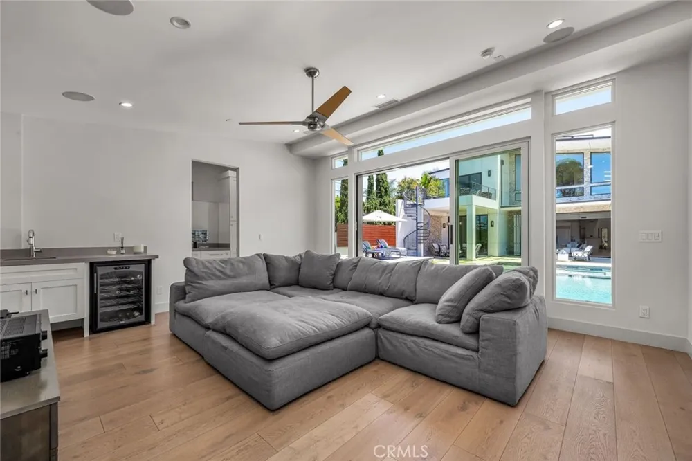 503 S Lucia Avenue Redondo Beach, CA 90277