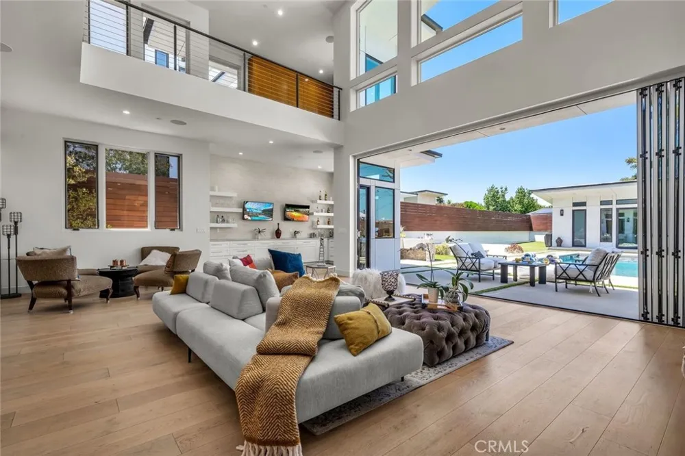 503 S Lucia Avenue Redondo Beach, CA 90277