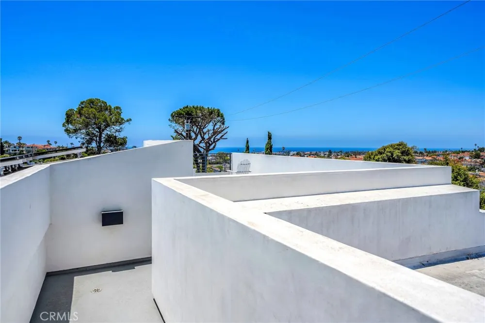 503 S Lucia Avenue Redondo Beach, CA 90277
