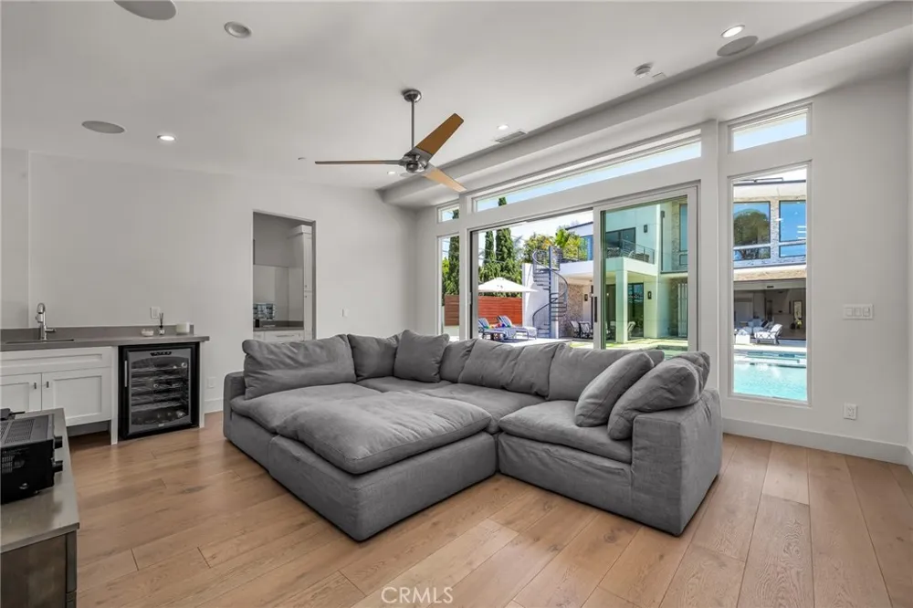 503 S Lucia Avenue Redondo Beach, CA 90277