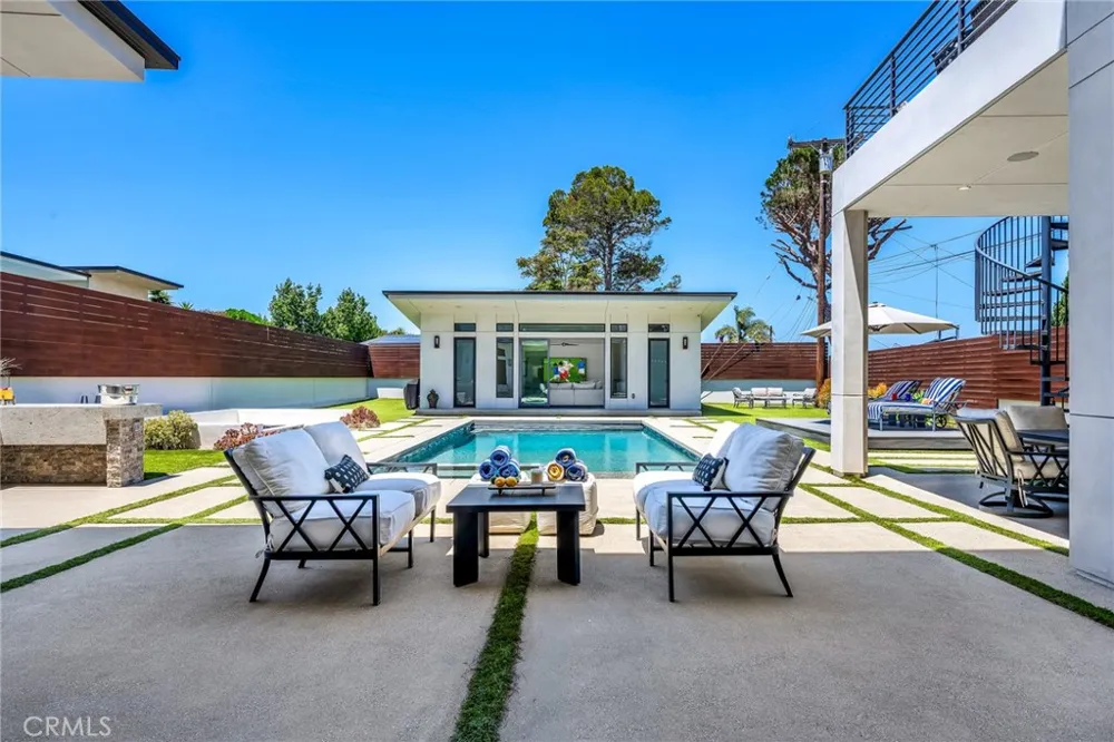 503 S Lucia Avenue Redondo Beach, CA 90277
