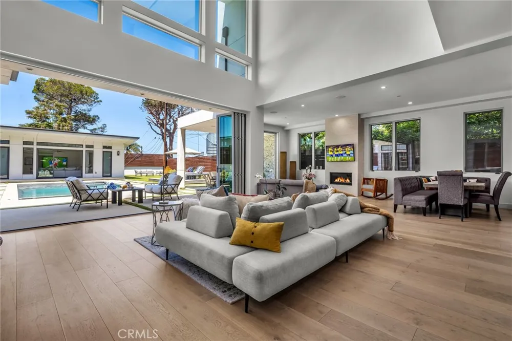 503 S Lucia Avenue Redondo Beach, CA 90277