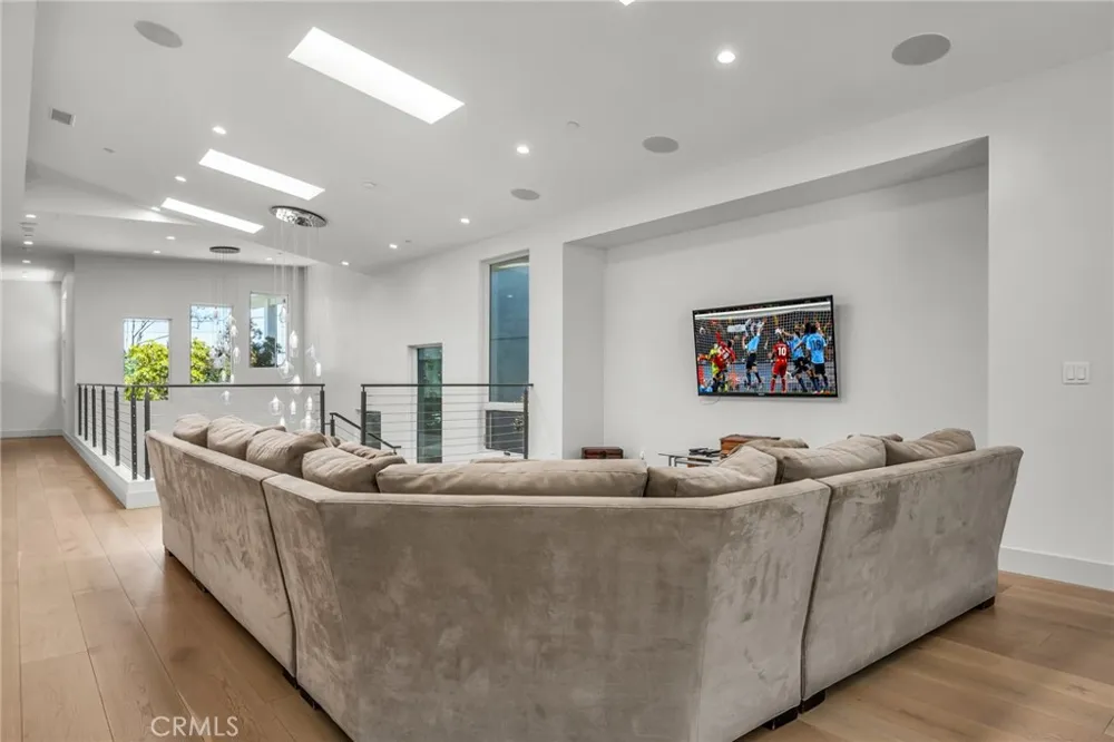503 S Lucia Avenue Redondo Beach, CA 90277
