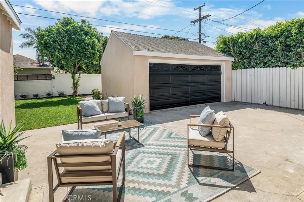 3880 Olmsted Avenue Los Angeles, CA 90008