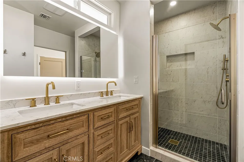 3880 Olmsted Avenue Los Angeles, CA 90008