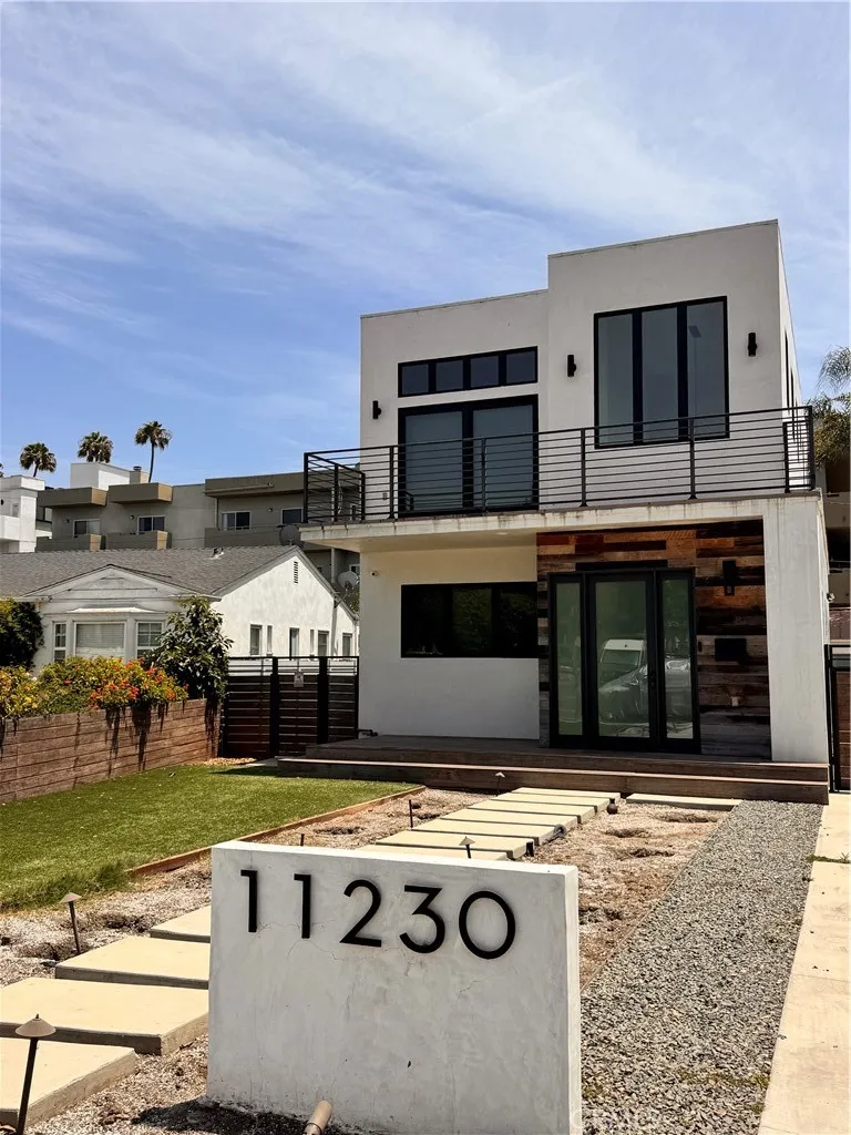 11230 Pickford Los Angeles, CA 90064