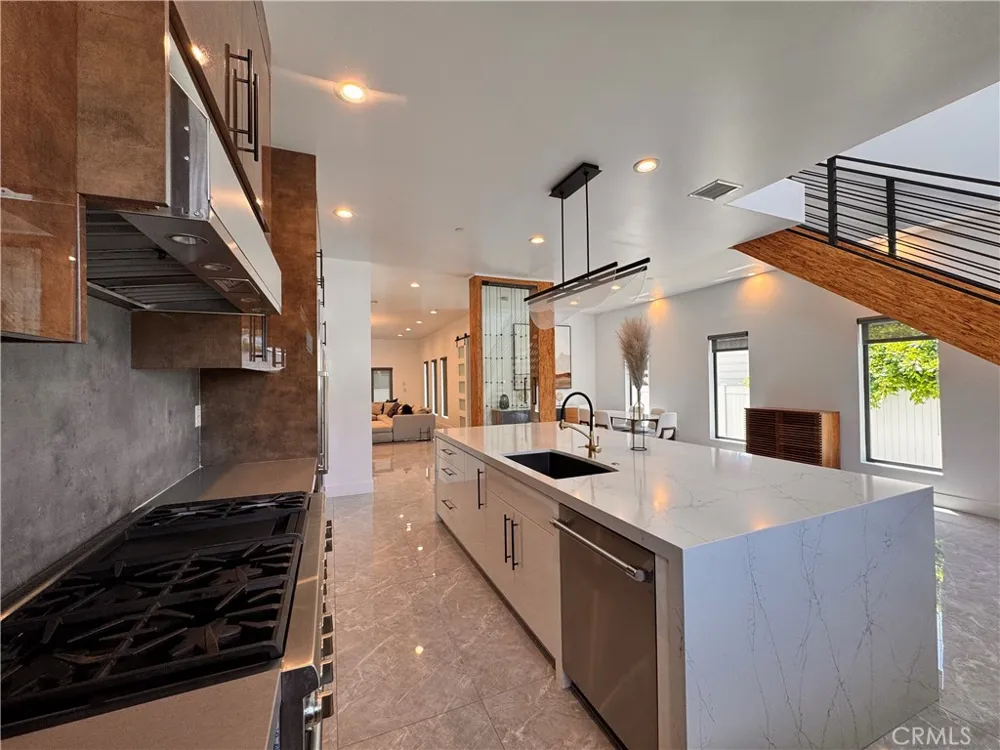 11230 Pickford Los Angeles, CA 90064