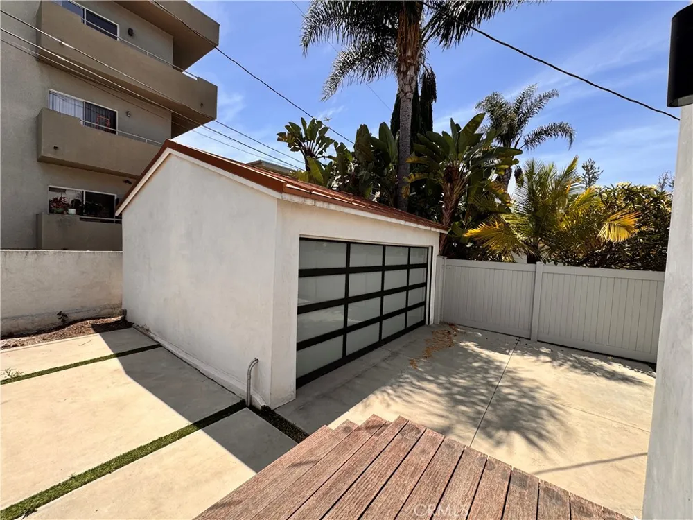 11230 Pickford Los Angeles, CA 90064