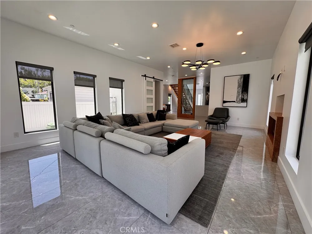 11230 Pickford Los Angeles, CA 90064