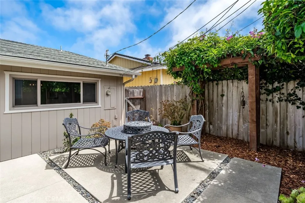 2217 Glenn Los Osos, CA 93402