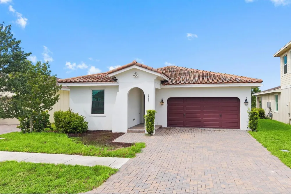 19667 Rugged Trunk Trail Loxahatchee, FL 33470