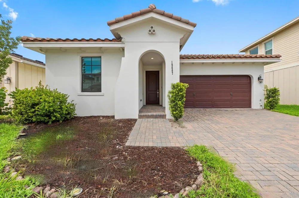 19667 Rugged Trunk Trail Loxahatchee, FL 33470