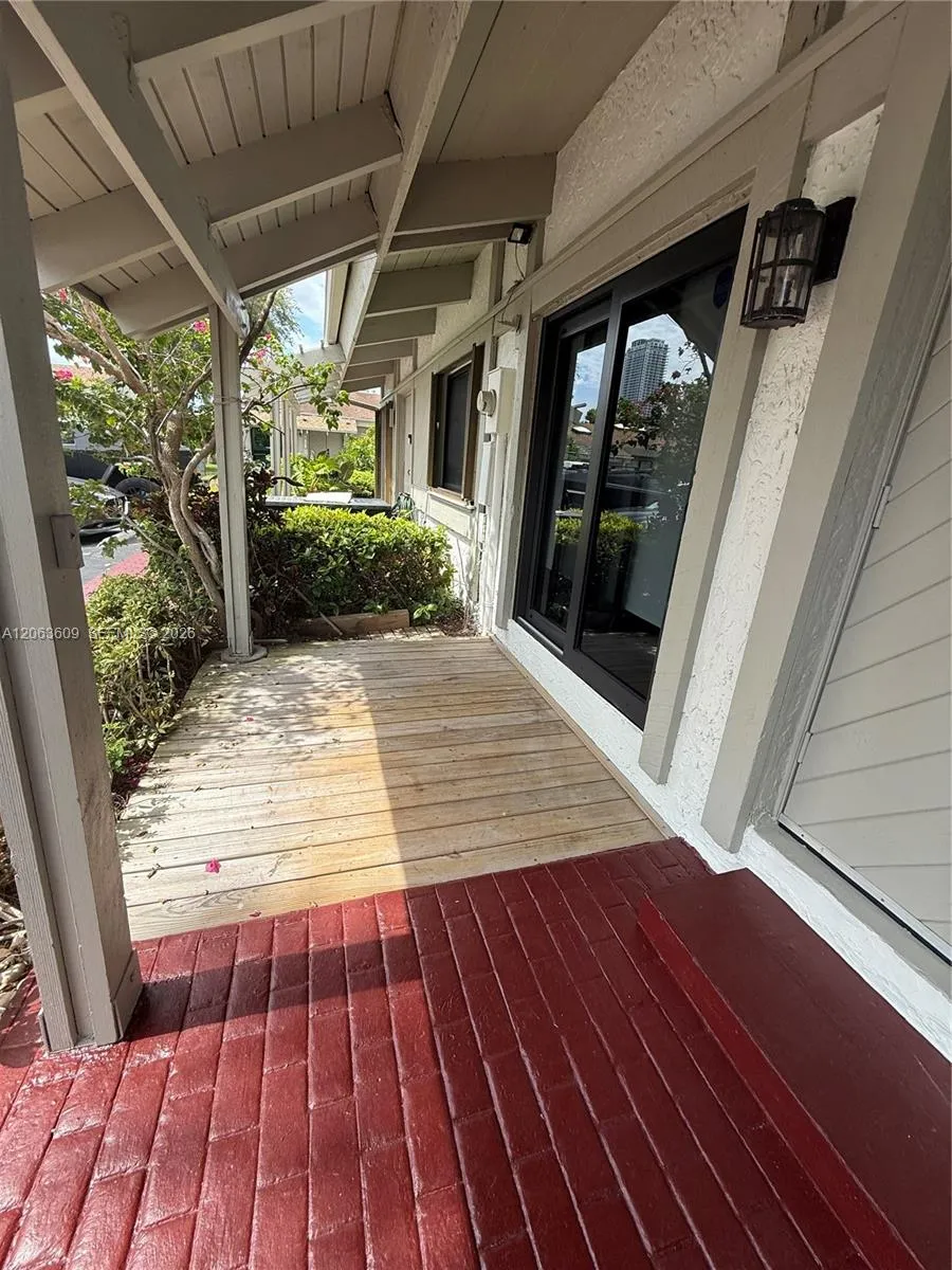 2645 S Parkview Dr #2645 Hallandale Beach, FL 33009