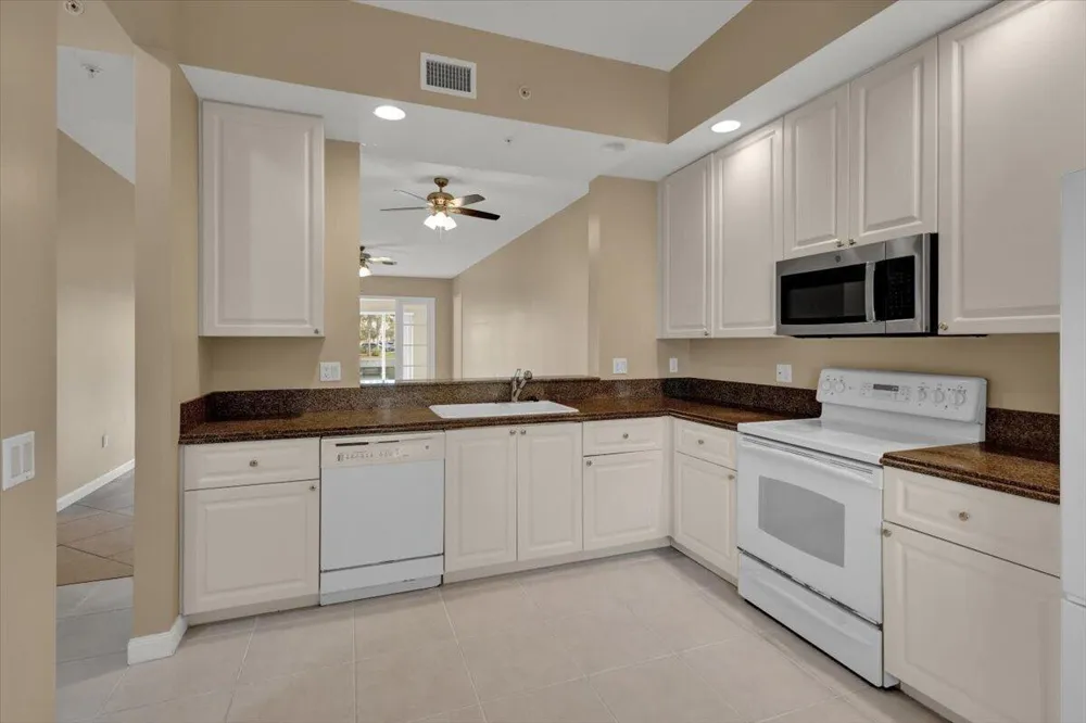 5 HARBOUR ISLE DRIVE E #103 Garage option Fort Pierce, FL 34949
