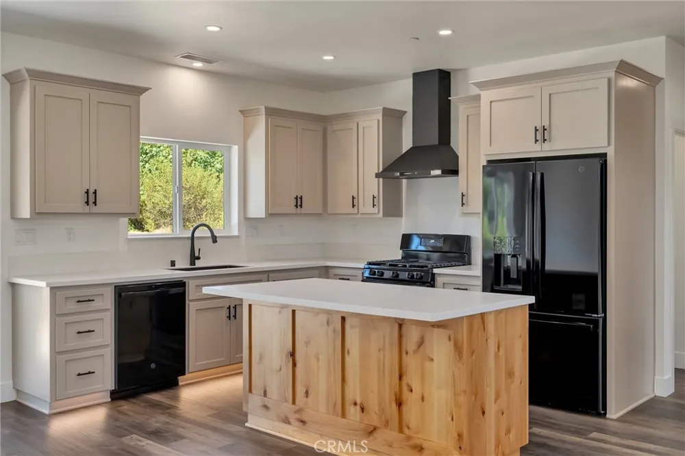 1647 Wee Dell Paradise, CA 95969
