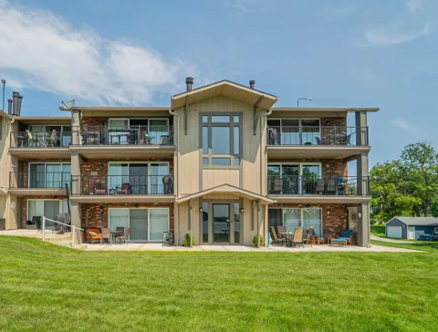 8121 Lake Shore Drive #6