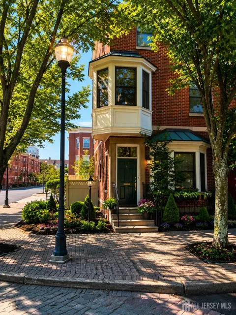 19 Hiram Square
