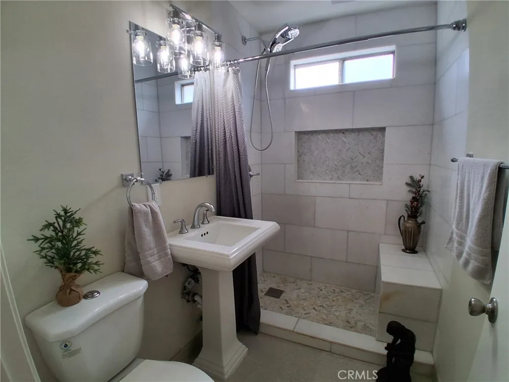 11662 Glamis Street Sylmar, CA 91342
