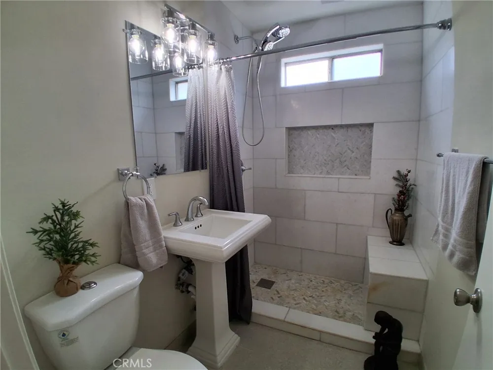 11662 Glamis Street Sylmar, CA 91342