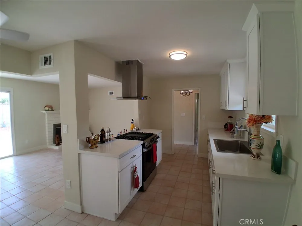 11662 Glamis Street Sylmar, CA 91342