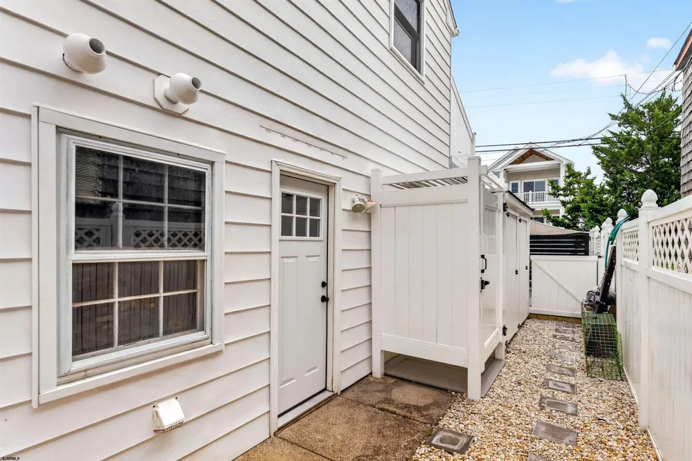 31 Simpson Ave Ocean City, NJ 08226