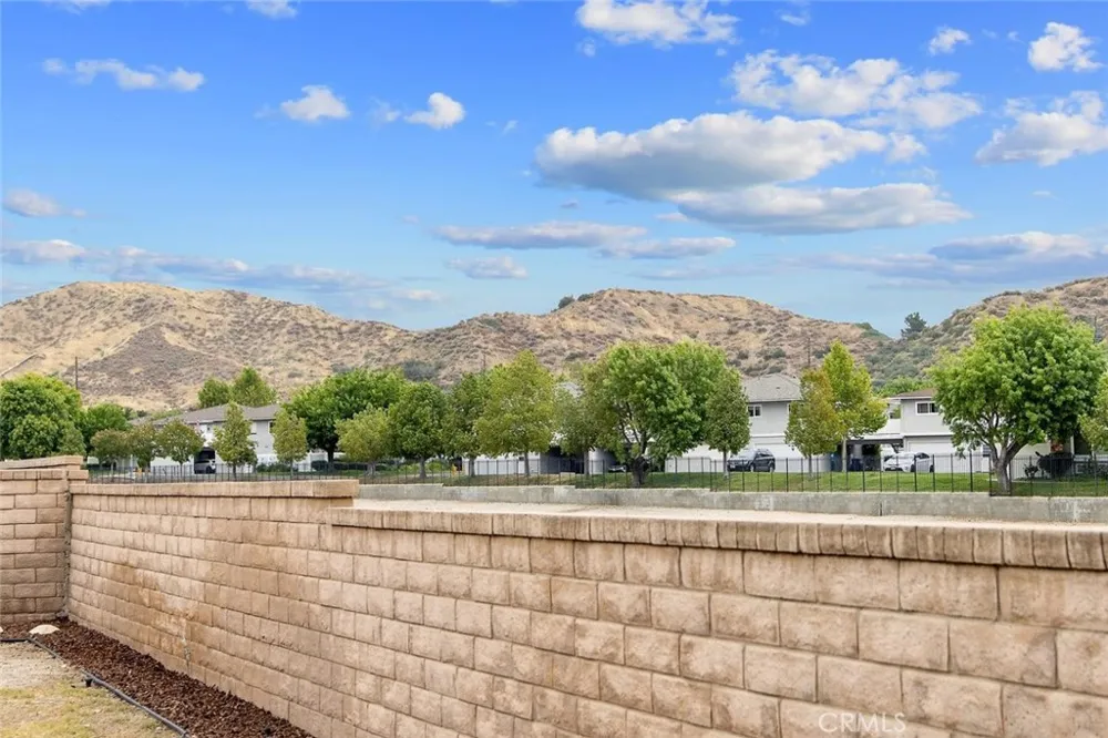 20862 Alaminos Drive Saugus, CA 91350