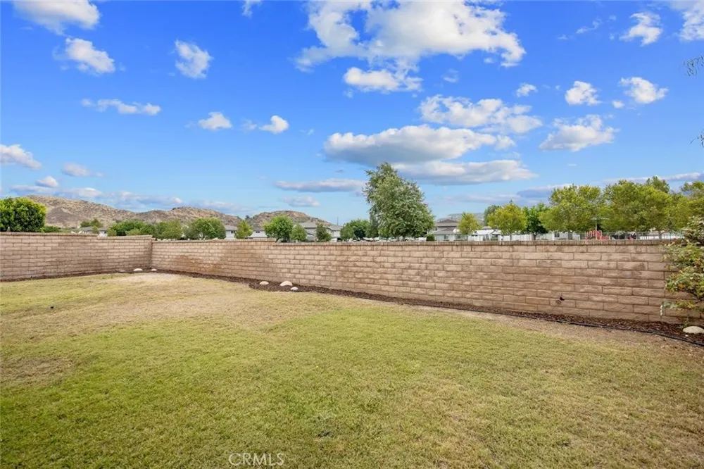20862 Alaminos Drive Saugus, CA 91350