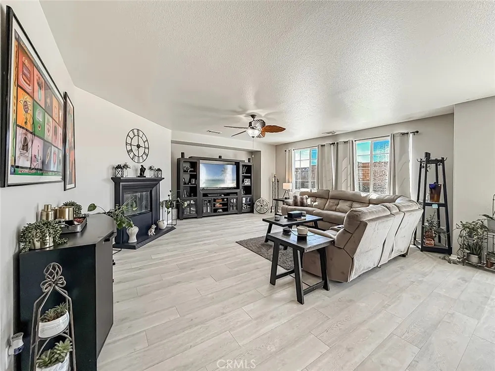 1302 Wellington Drive Palmdale, CA 93551