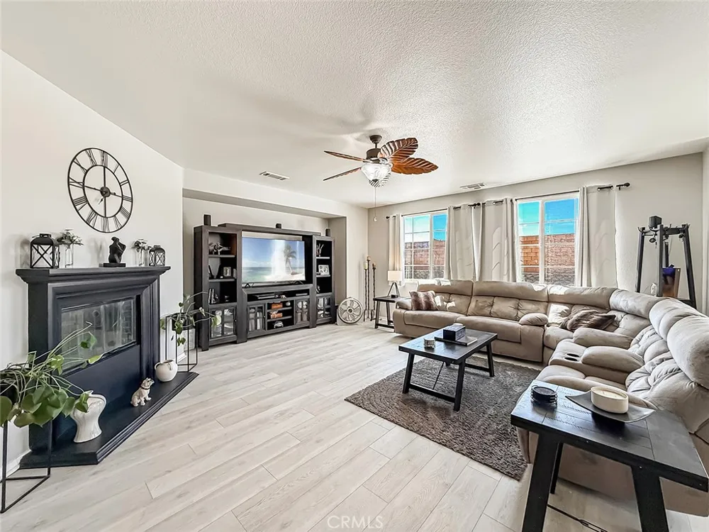 1302 Wellington Drive Palmdale, CA 93551