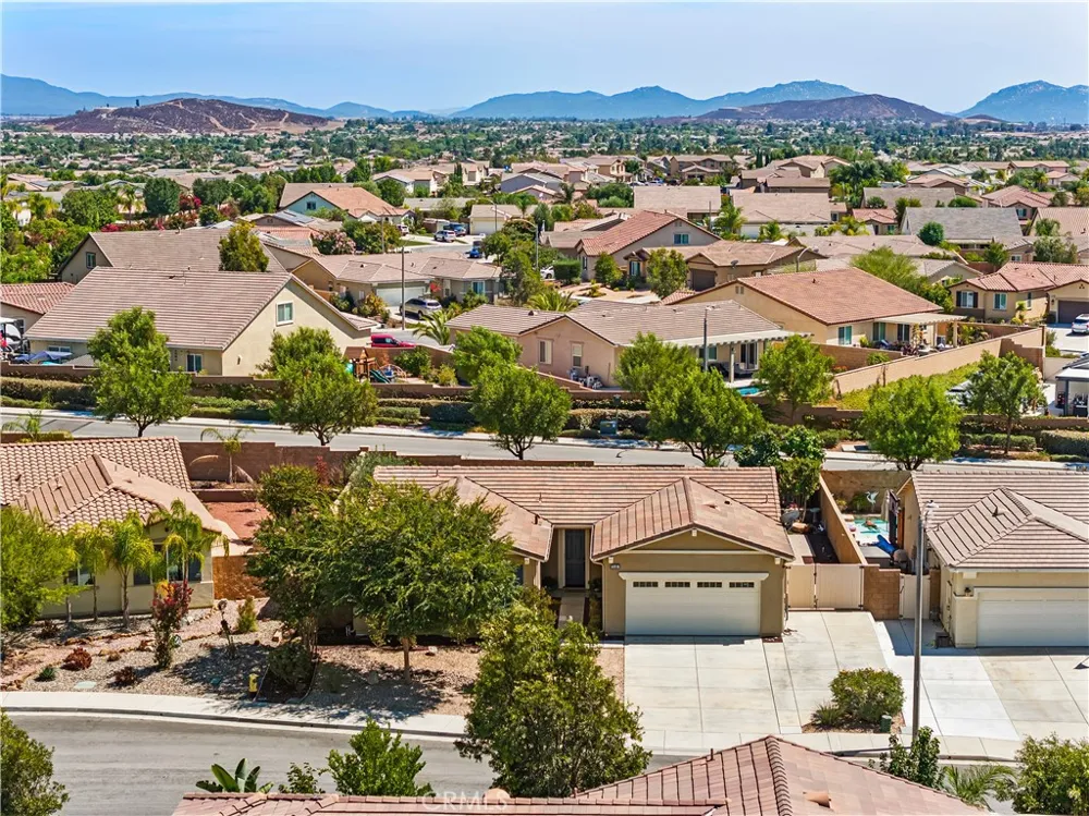 31481 Darlington Oak Drive Winchester, CA 92596