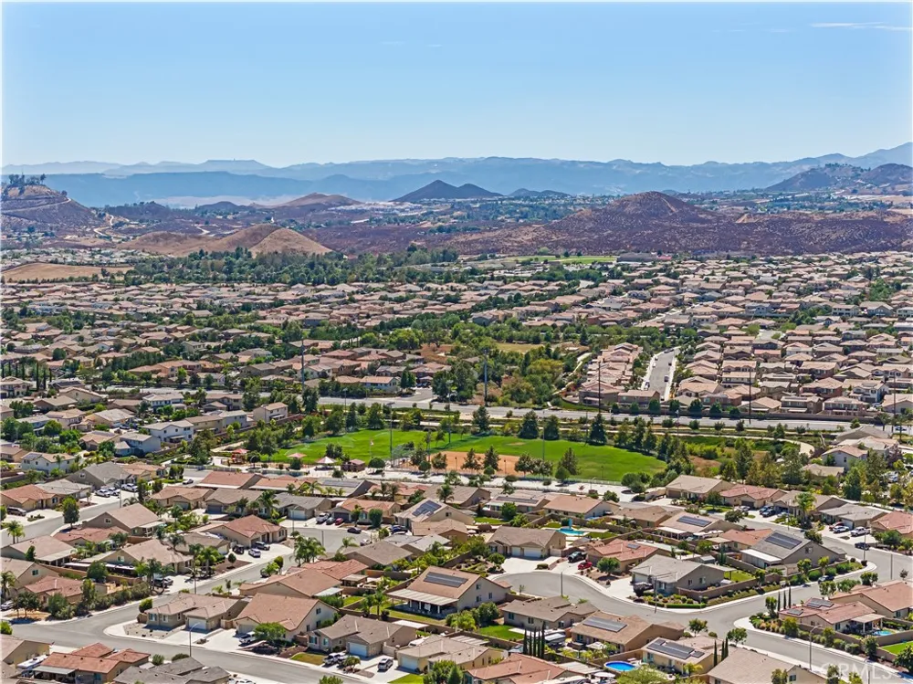 31481 Darlington Oak Drive Winchester, CA 92596