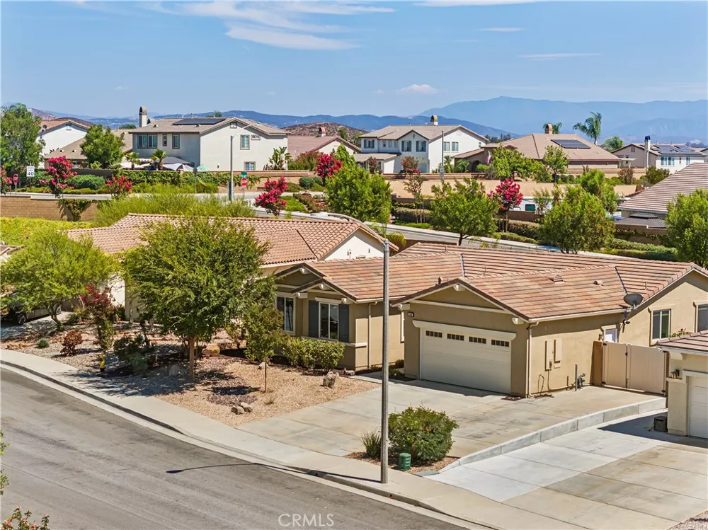31481 Darlington Oak Drive Winchester, CA 92596
