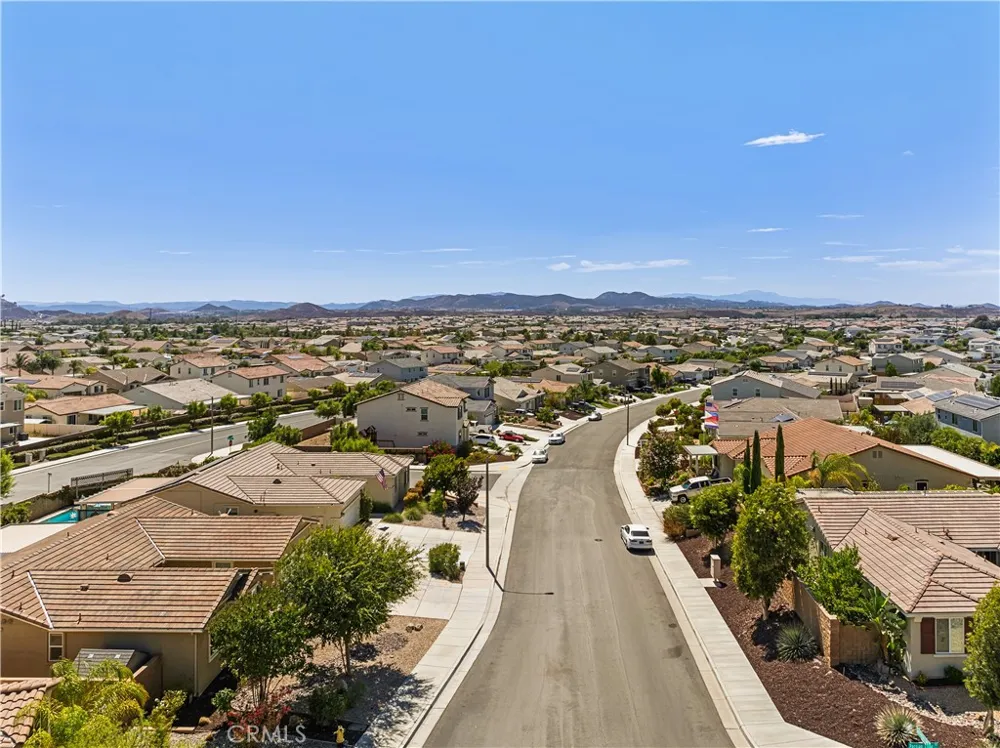 31481 Darlington Oak Drive Winchester, CA 92596