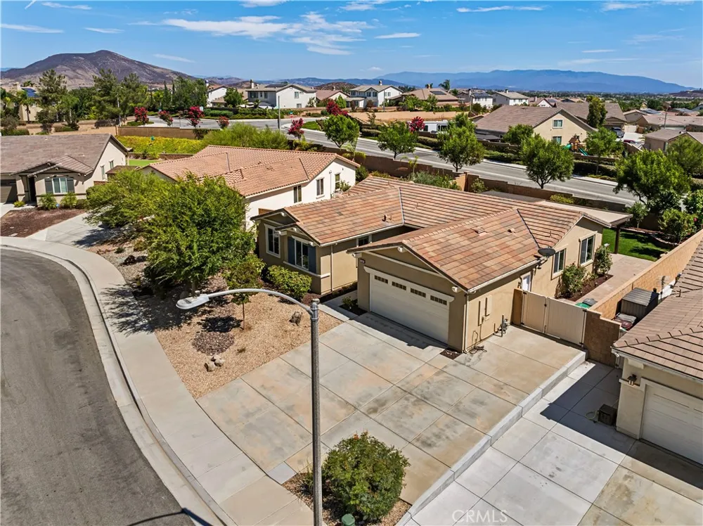 31481 Darlington Oak Drive Winchester, CA 92596