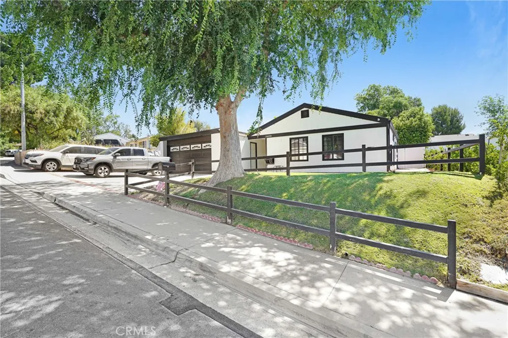 28038 Lakehurst Canyon Country, CA 91351