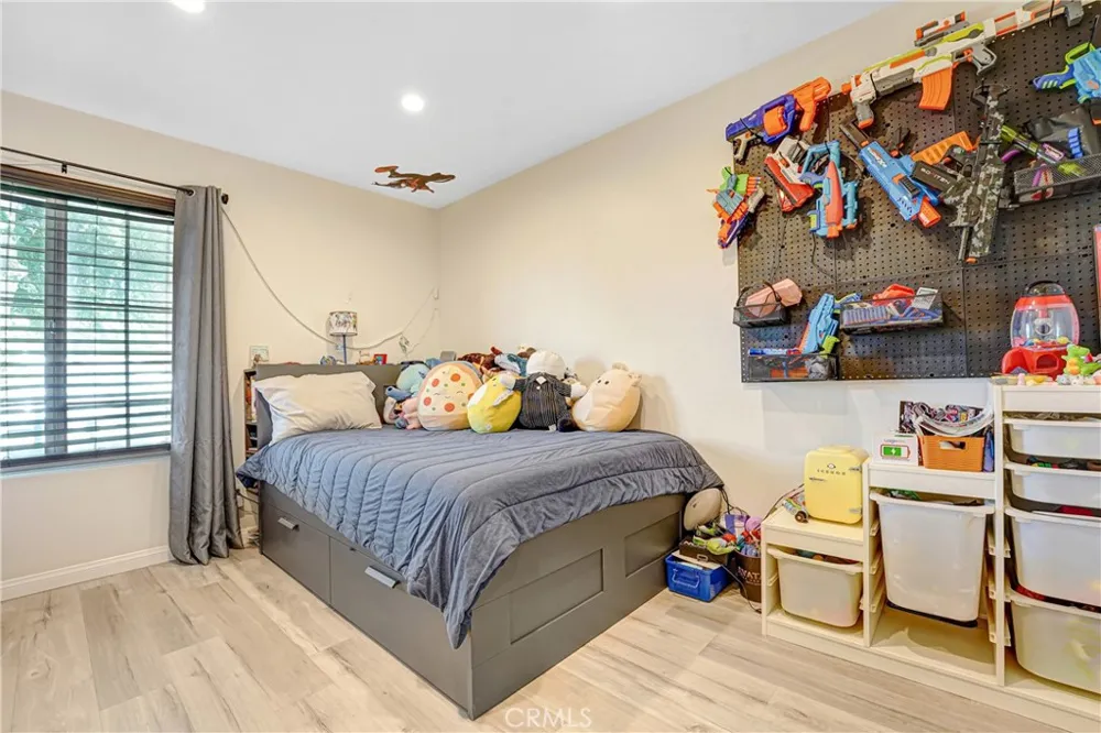 28038 Lakehurst Canyon Country, CA 91351