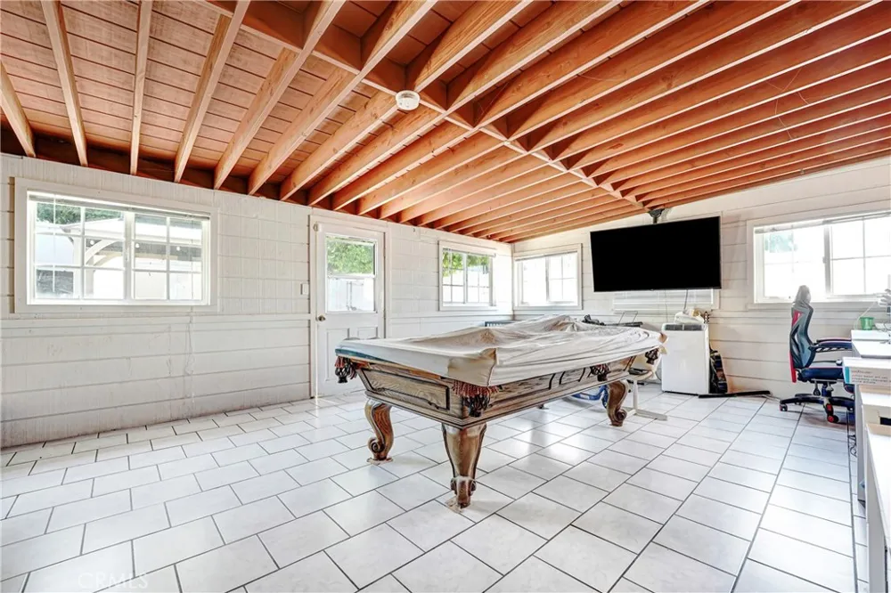 28038 Lakehurst Canyon Country, CA 91351