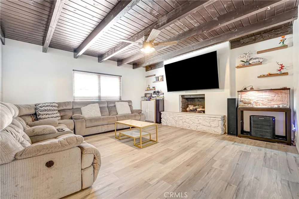 28038 Lakehurst Canyon Country, CA 91351