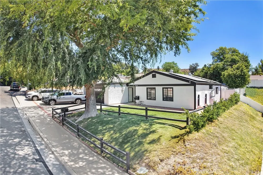 28038 Lakehurst Canyon Country, CA 91351